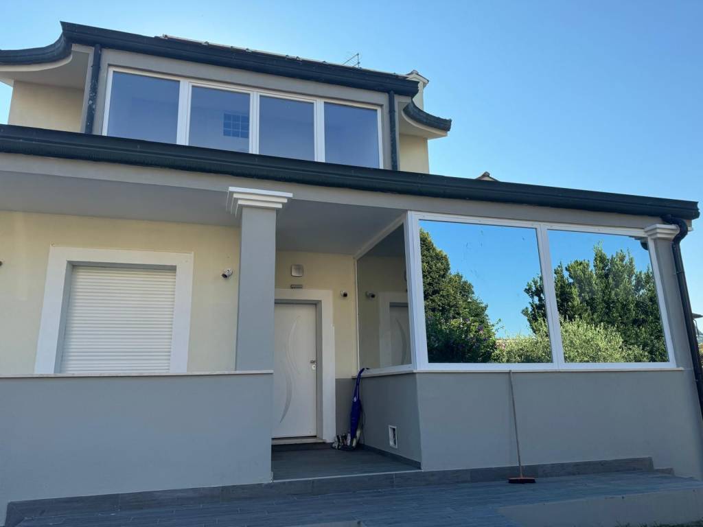 casa indipendente in vendita a Pieve Emanuele in zona Fizzonasco