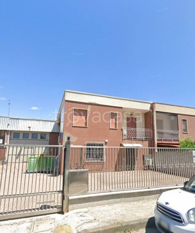 appartamento in vendita a Pieve Emanuele in zona Fizzonasco