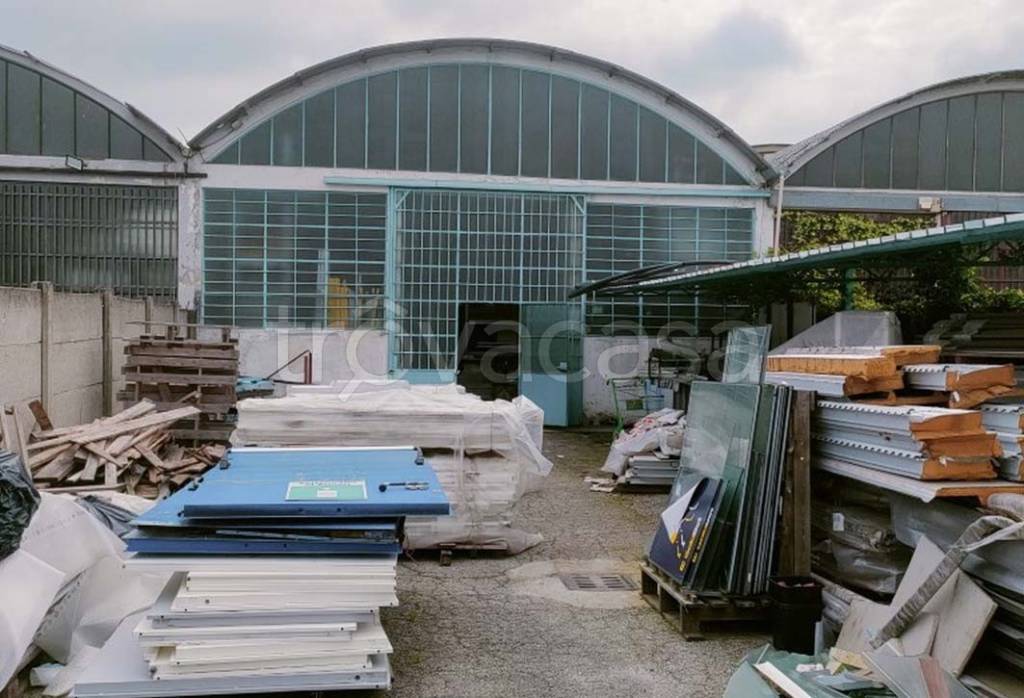 negozio in vendita a Pieve Emanuele