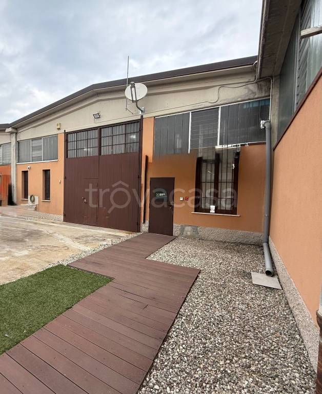 capannone in vendita a Pieve Emanuele in zona Fizzonasco