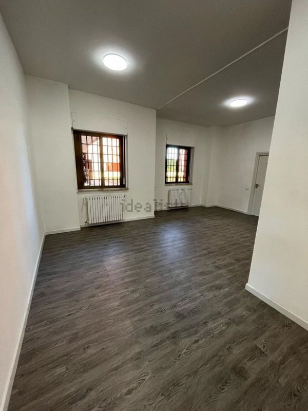 locale commerciale in vendita a Pieve Emanuele