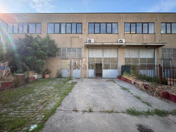 ufficio in vendita a Pieve Emanuele