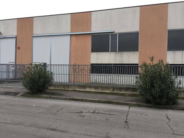 capannone in vendita a Pieve Emanuele