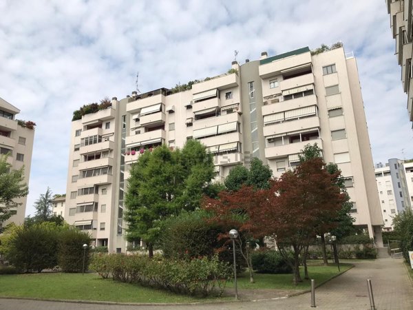 appartamento in vendita a Pieve Emanuele in zona Fizzonasco