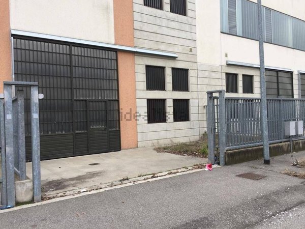 capannone in vendita a Pieve Emanuele