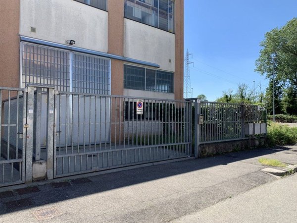 capannone in vendita a Pieve Emanuele