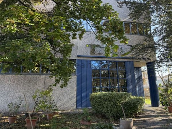 capannone in vendita a Pieve Emanuele in zona Fizzonasco