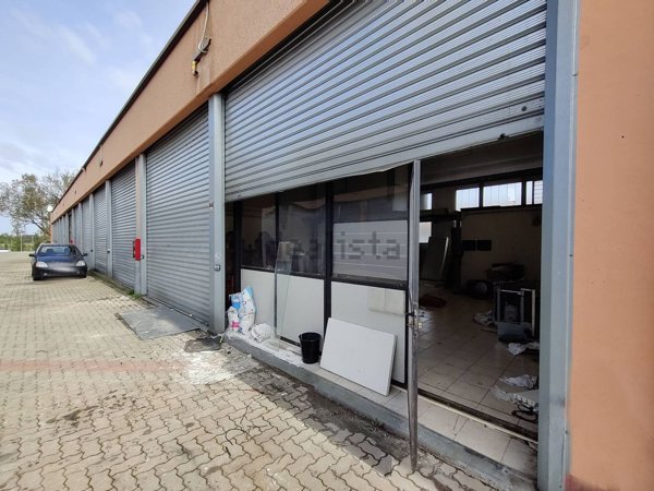 locale di sgombero in vendita a Pieve Emanuele