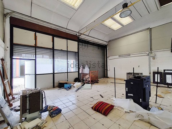 locale di sgombero in vendita a Pieve Emanuele