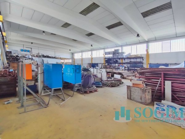 capannone in vendita a Pieve Emanuele in zona Fizzonasco