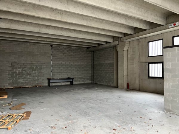 locale commerciale in vendita a Pieve Emanuele