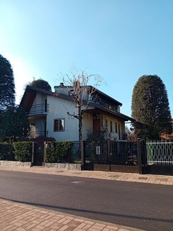 casa indipendente in vendita a Pieve Emanuele in zona Fizzonasco