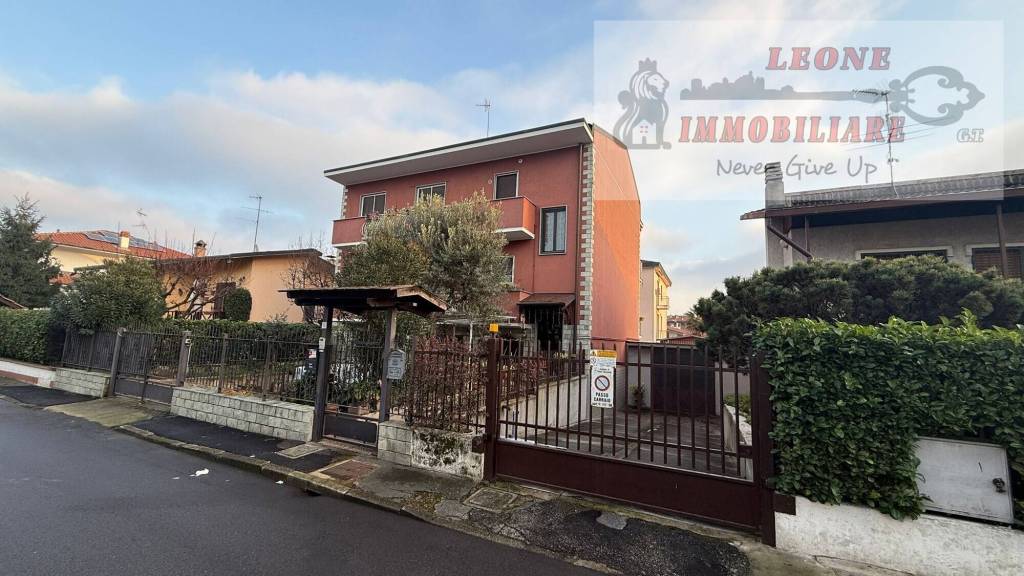 appartamento in vendita a Pieve Emanuele in zona Fizzonasco