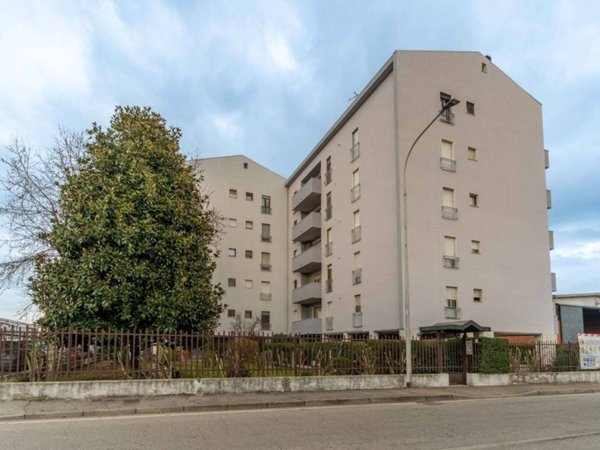 appartamento in vendita a Pieve Emanuele in zona Fizzonasco