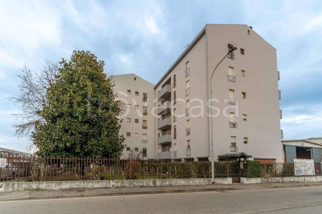 appartamento in vendita a Pieve Emanuele in zona Fizzonasco