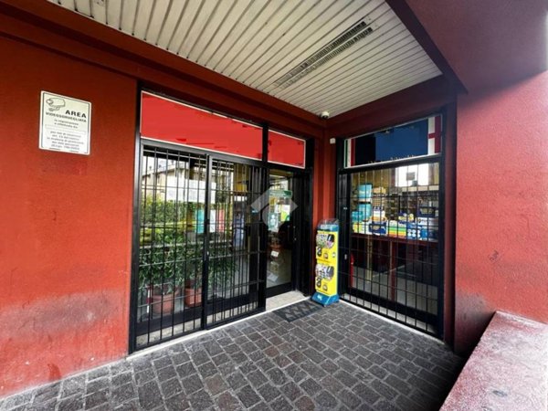 negozio in vendita a Pieve Emanuele