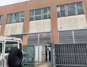 negozio in vendita a Pieve Emanuele