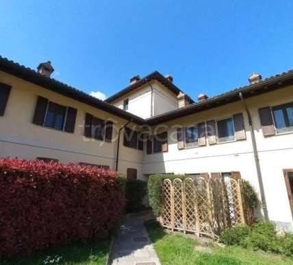 casa indipendente in vendita a Pieve Emanuele in zona Tolcinasco