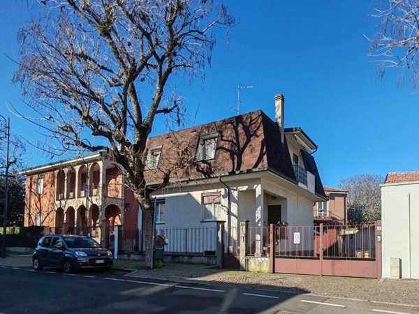 casa indipendente in vendita a Pieve Emanuele