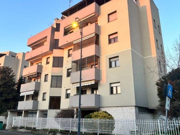 appartamento in vendita a Pieve Emanuele in zona Fizzonasco