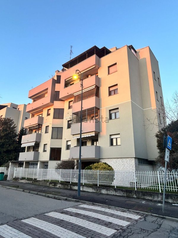 appartamento in vendita a Pieve Emanuele in zona Fizzonasco