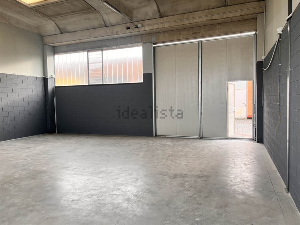 locale di sgombero in vendita a Pieve Emanuele