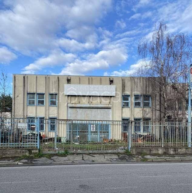 locale commerciale in vendita a Pieve Emanuele in zona Fizzonasco