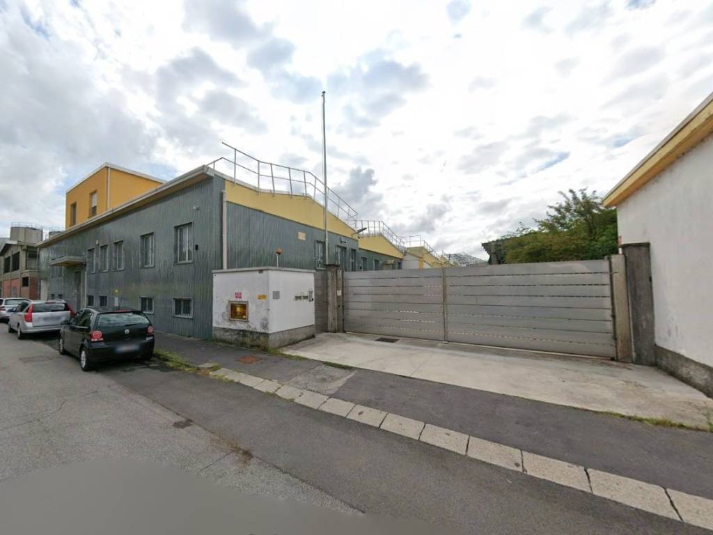 locale commerciale in vendita a Pieve Emanuele