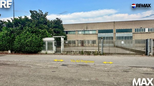 locale commerciale in vendita a Pieve Emanuele in zona Fizzonasco