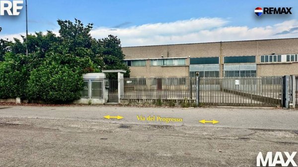 locale commerciale in vendita a Pieve Emanuele in zona Fizzonasco