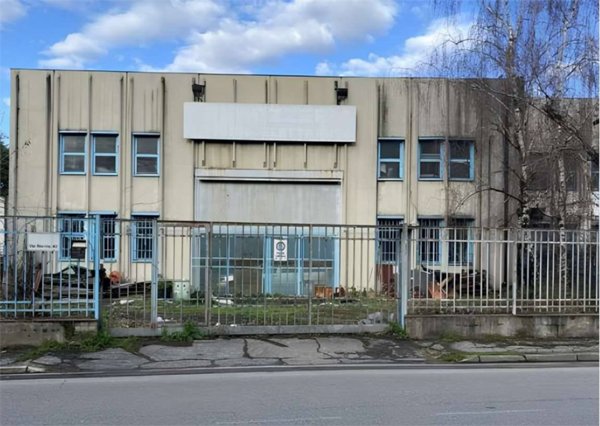 locale commerciale in vendita a Pieve Emanuele in zona Fizzonasco