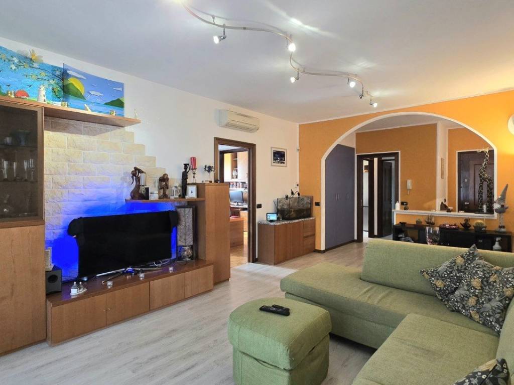 appartamento in vendita a Pieve Emanuele in zona Fizzonasco