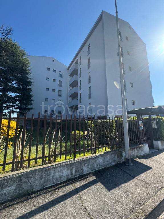 appartamento in vendita a Pieve Emanuele in zona Fizzonasco