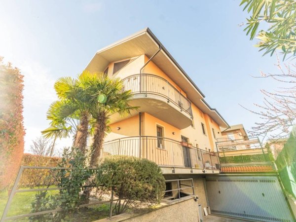 casa indipendente in vendita a Pieve Emanuele in zona Fizzonasco