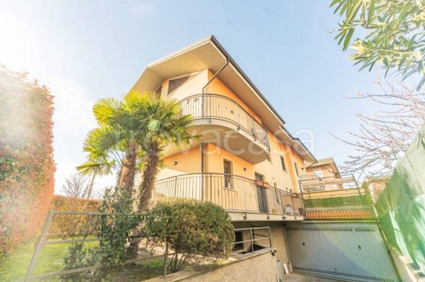 casa indipendente in vendita a Pieve Emanuele in zona Fizzonasco