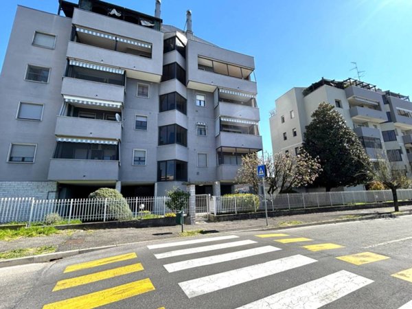 appartamento in vendita a Pieve Emanuele in zona Fizzonasco