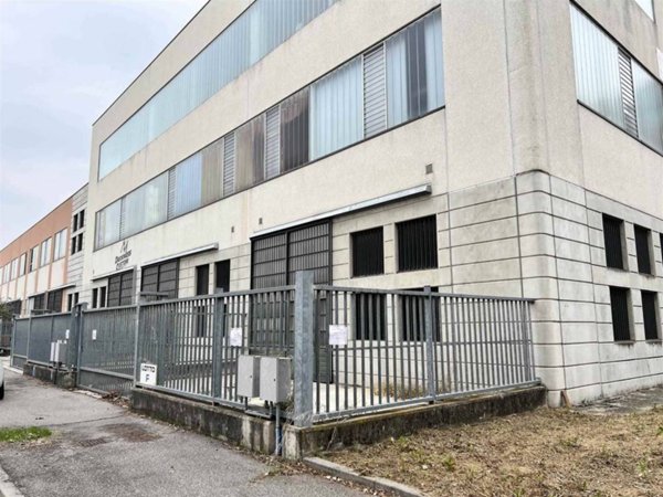 negozio in vendita a Pieve Emanuele