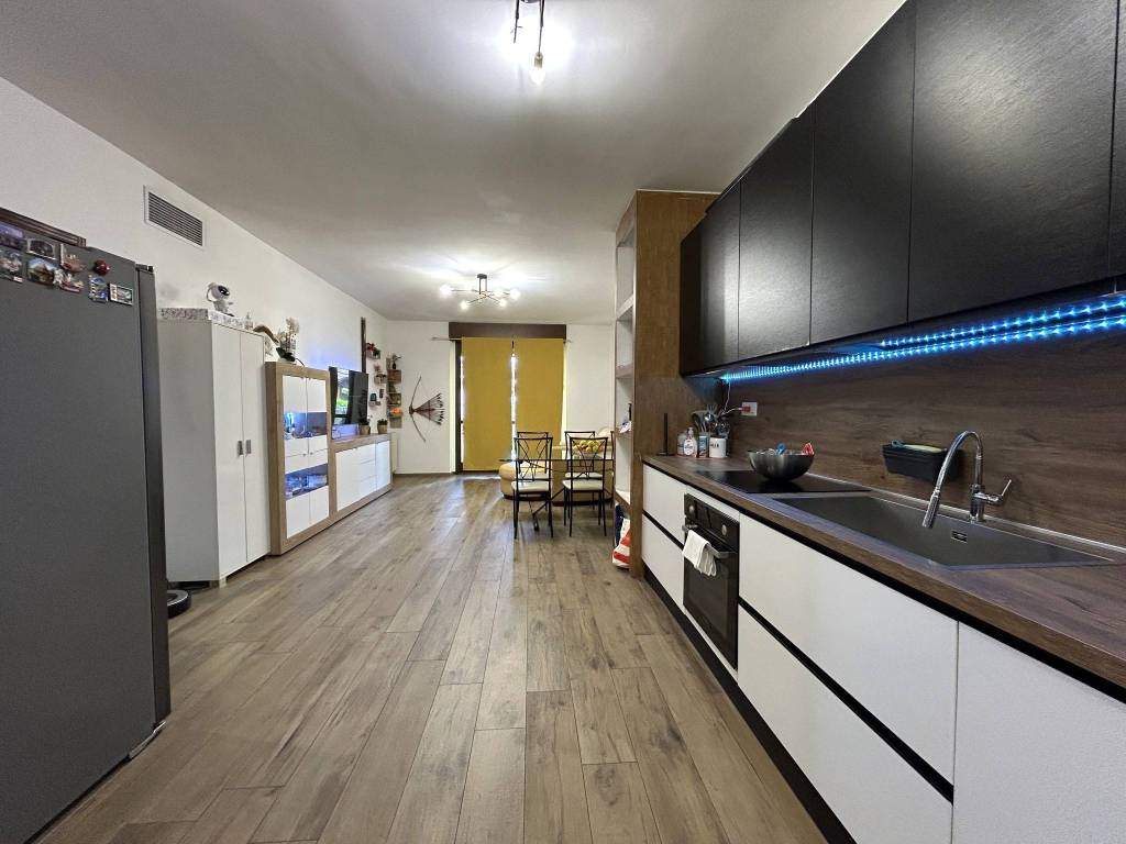 appartamento in vendita a Pieve Emanuele in zona Fizzonasco