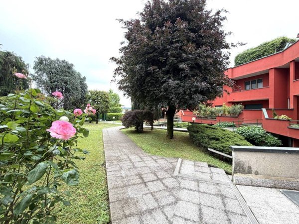 appartamento in vendita a Pieve Emanuele in zona Fizzonasco