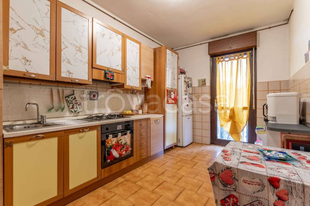 appartamento in vendita a Pieve Emanuele in zona Fizzonasco