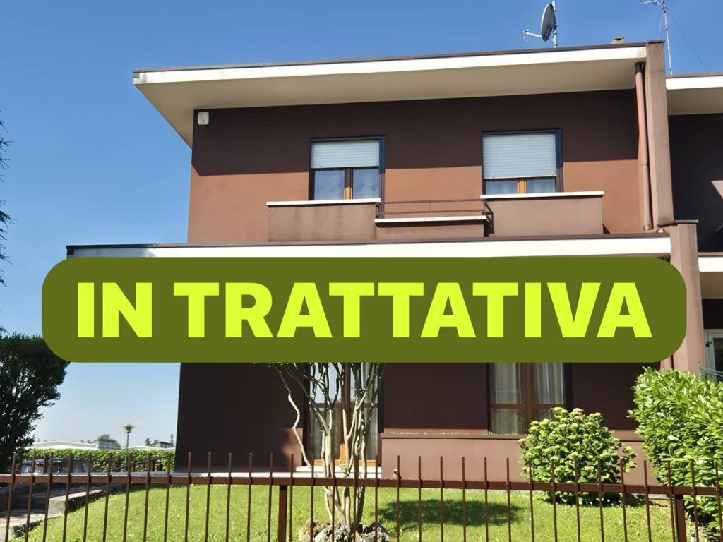 casa indipendente in vendita a Pieve Emanuele in zona Fizzonasco
