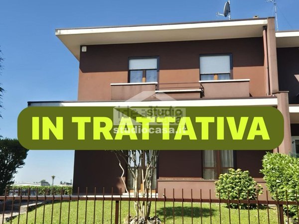 casa indipendente in vendita a Pieve Emanuele in zona Fizzonasco