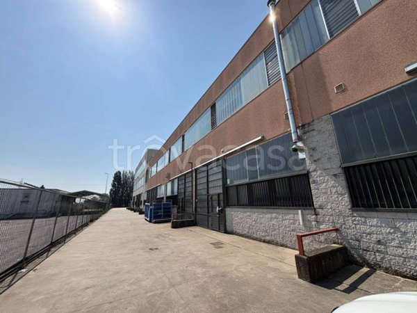 locale commerciale in vendita a Pieve Emanuele