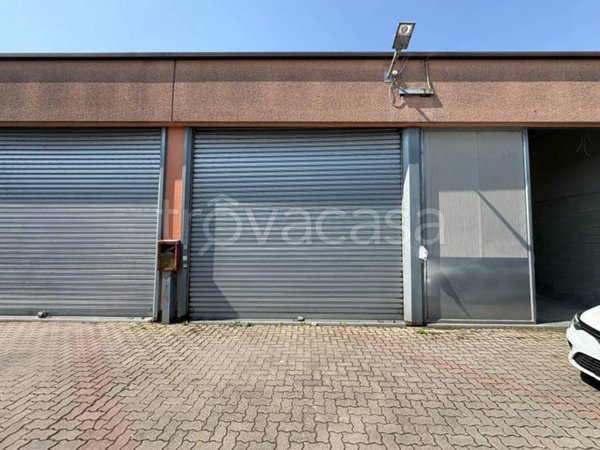 locale commerciale in vendita a Pieve Emanuele