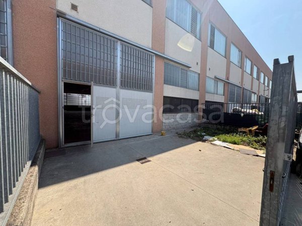 locale commerciale in vendita a Pieve Emanuele
