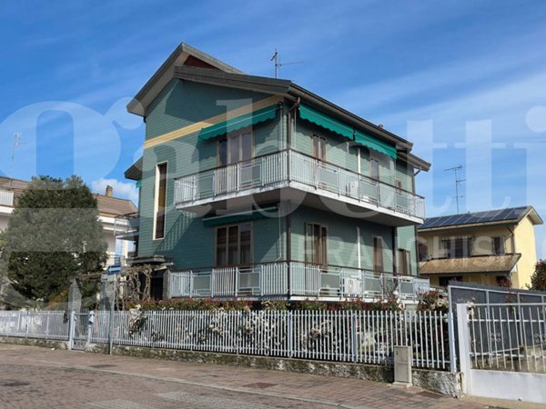casa indipendente in vendita a Pieve Emanuele in zona Fizzonasco