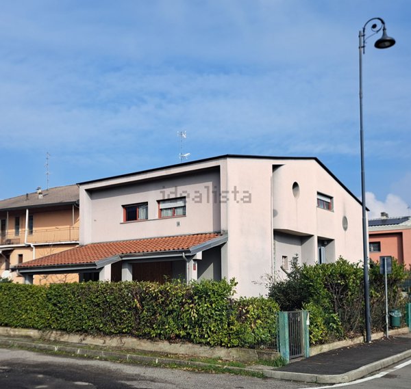 casa indipendente in vendita a Pieve Emanuele