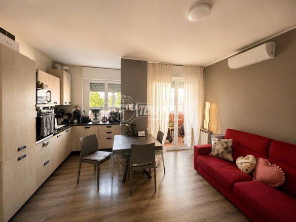 appartamento in vendita a Pieve Emanuele in zona Fizzonasco