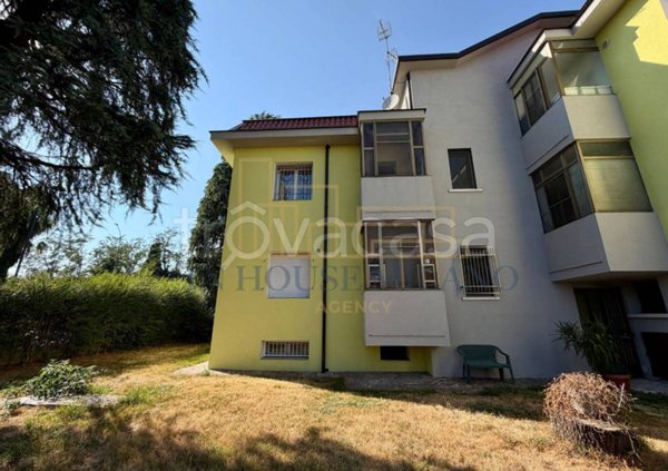 appartamento in vendita a Pieve Emanuele in zona Fizzonasco