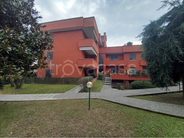 appartamento in vendita a Pieve Emanuele in zona Fizzonasco